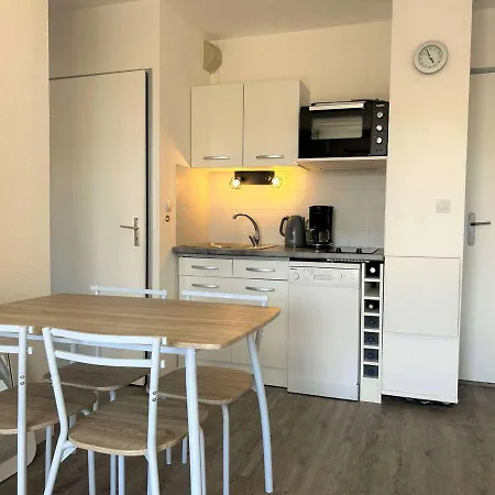 Apartment Appt 2 Pieces, 4 Pers, Terrasse, Piscine, Parking, Proche - - Fr-1-229-859